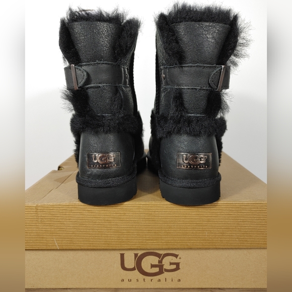 Brand New Women's UGG Australia Airehart Black Boots - Picture 6 of 10